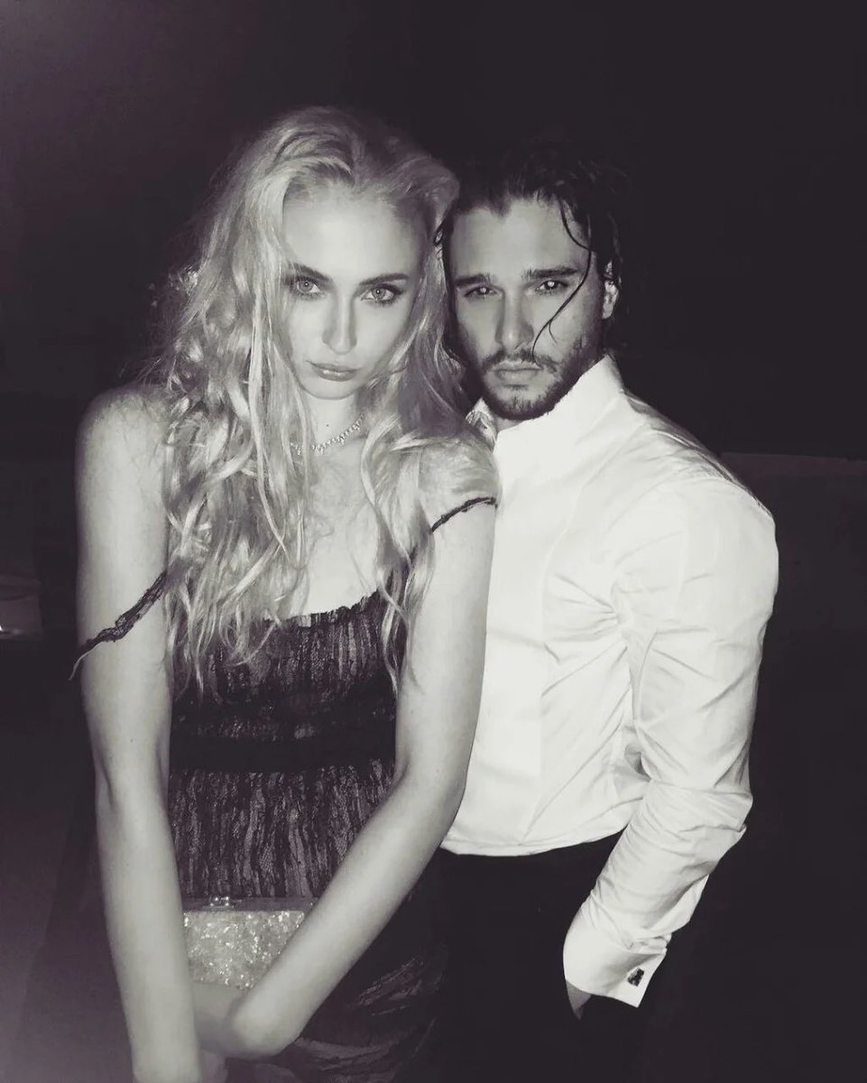 westerosies's tweet image. Kit Harington says kissing Sophie Turner for their new film was “very odd” after playing siblings on #GameOfThrones:

“She was one that sent that movie to me and somehow didn’t see what I saw in it. I was like, ‘These guys, these are lovers, right?’ I felt very odd about that.…