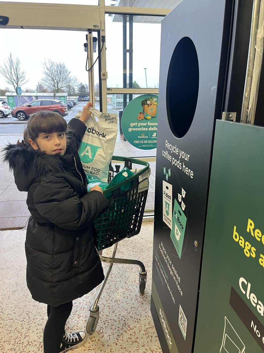 ParkPSClacks's tweet photo. ♻️💚 Well done to Emilie &amp; Zach, P4M who were responsible for delivering our Eco recycling to @MorrisonsAlloa today. Huge achievement for our amazing Eco Crew in a short space of time. Please keep the used batteries &amp; coffee pods coming! @KSBScotland @podbackuk @ClacksEducation https://t.co/wUMP4qTRlW