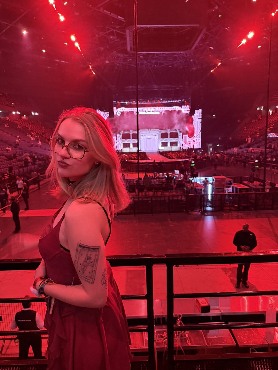 AgatheSkywalker's tweet photo. So happy I could die 🖤 #MAYHEMBALL #MayhemBallParis @ladygaga ⛓️ https://t.co/3sOd3bfh9b