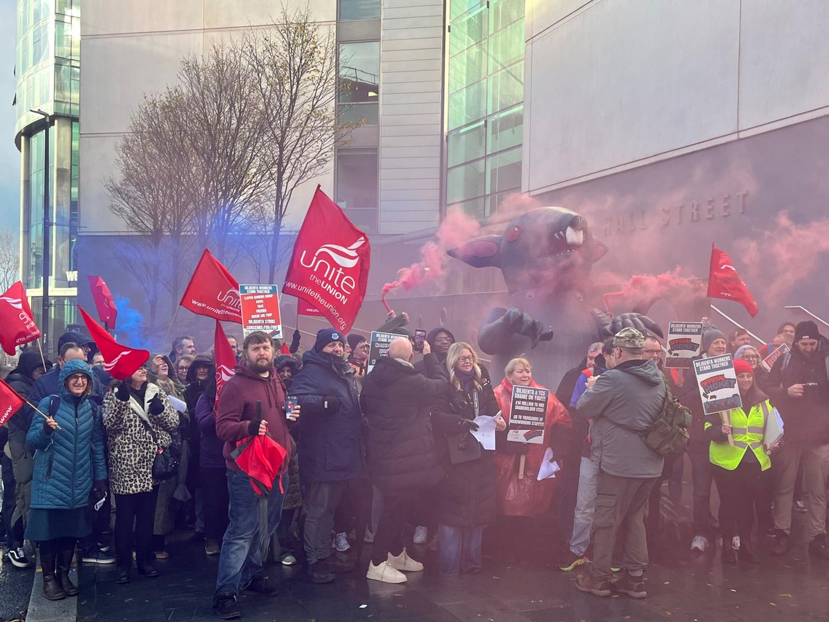 unitetheunion's tweet photo. #Solidarity with our members fighting for fair pay at Diligenta on strike today across five sites.

"Imposing a real terms pay cut on its workers, while making millions of pounds of profits and whilst continuing to reward shareholders is completely unacceptable." @UniteSharon https://t.co/ax3nPdlFzr