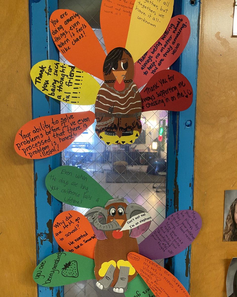vbschools's tweet image. 🦃 Rosemont Elementary’s turkeys are on a mission… to avoid becoming Thanksgiving dinner! Staff created clever disguises and decorated feathers full of kind messages to keep these crafty birds safe and smiling.

#WeAreVBSchools #VBCPSGrateful #VBCPSThanksgivingFun