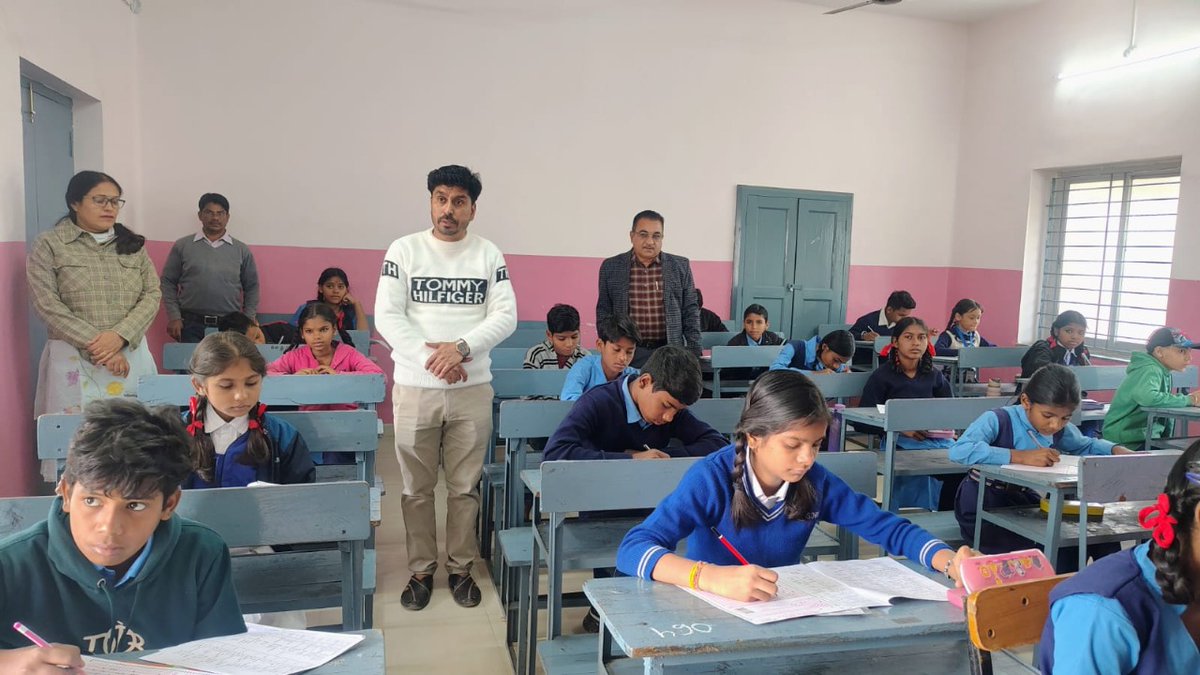 ओलंपियाड परीक्षा में शामिल हुये 26 हजार विद्यार्थी.
<a href="/schooledump/">School Education Department, MP</a>  
#JansamparkMP 
#jabalpur   
RM : facebook.com/plugins/post.p…