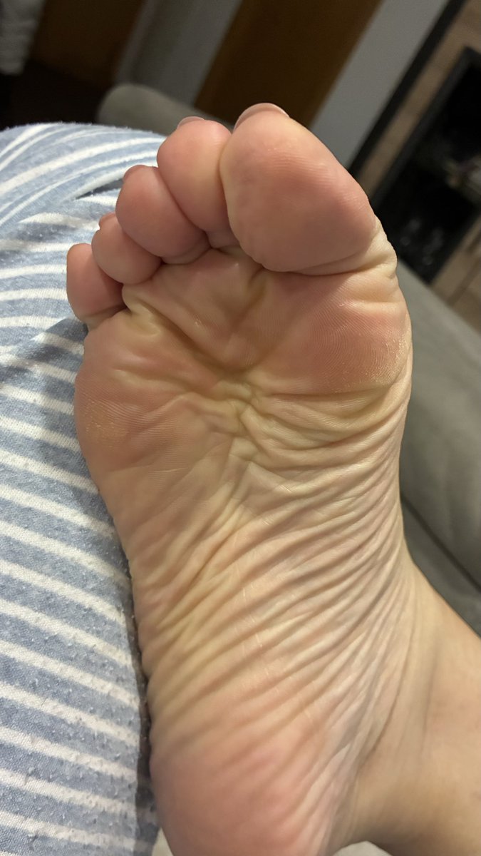 akenoh86's tweet photo. #feet #feetoftheday #feetfetısh https://t.co/PFEGjPYrOZ https://t.co/qJ5aZyuwEd
