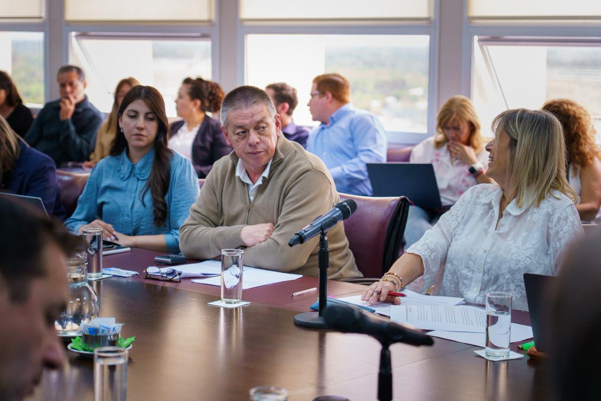 FernandezRamon_'s tweet image. #Ahora #ComB en @LegislaturaNqn recibimos al Ministro de Economía, Producción e Industria, Cr. Guillermo Koenig y equipo de trabajo quienes presentan los detalles y responden requerimientos ante diputados provinciales, de la conformación del presupuesto general de gastos y…