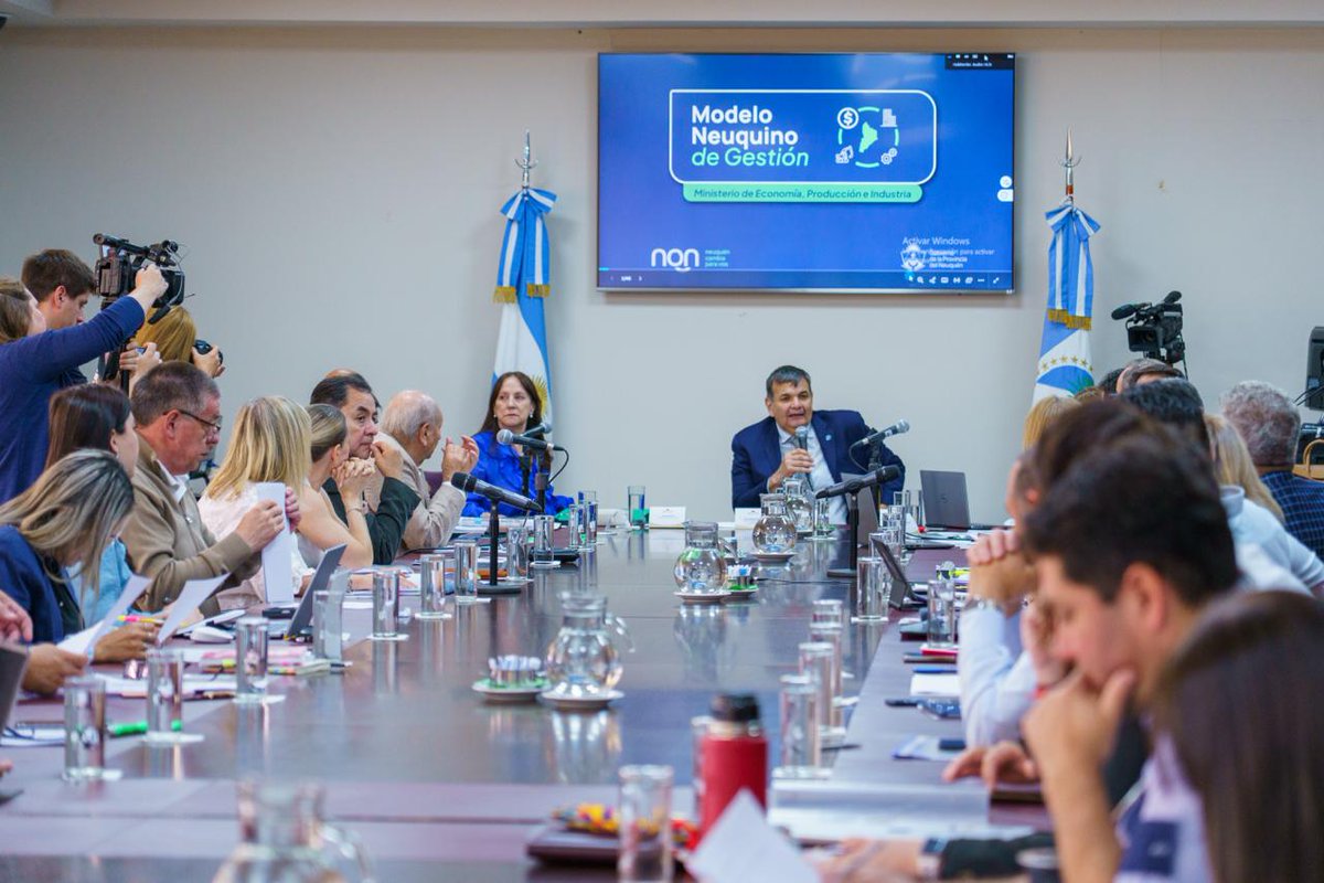 FernandezRamon_'s tweet image. #Ahora #ComB en @LegislaturaNqn recibimos al Ministro de Economía, Producción e Industria, Cr. Guillermo Koenig y equipo de trabajo quienes presentan los detalles y responden requerimientos ante diputados provinciales, de la conformación del presupuesto general de gastos y…