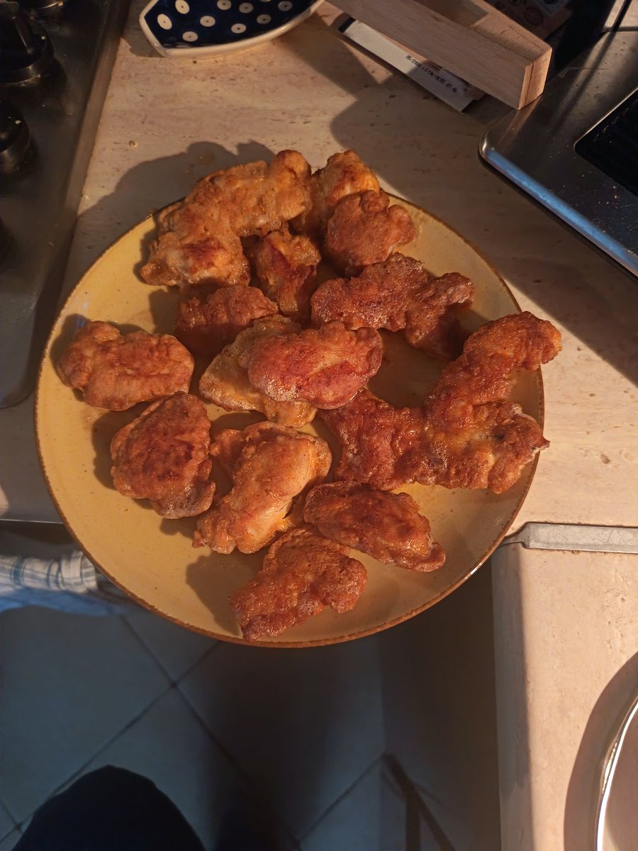 D1vazhkb's tweet image. Zrobiłam kurczaczki  z przepisu z instagrama i smakuje jak stare kfc
#Frajer #Pedal