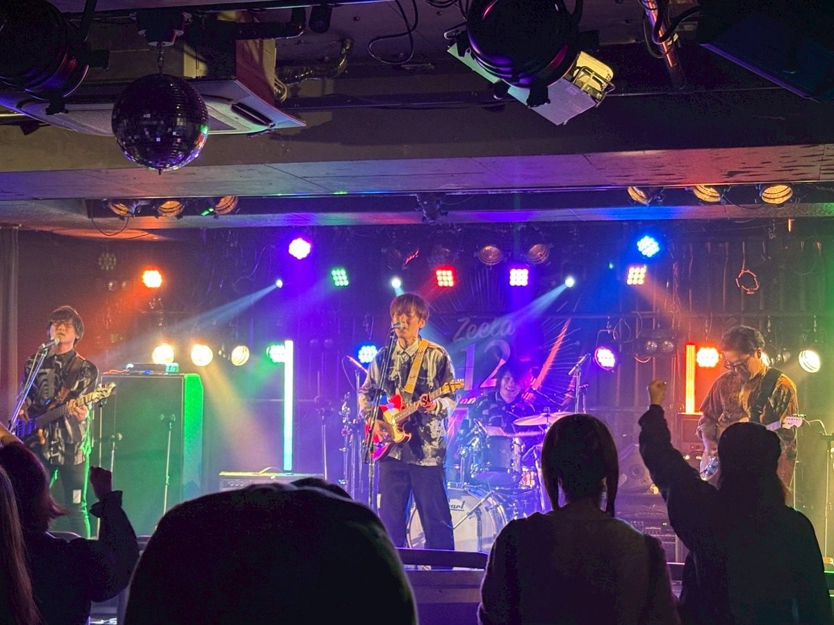 11/18梅田Zeelaにて、大谷滉&amp;szsyプレゼンツのイベントに出演させて頂きました！
初のドラム編成、見て頂いた皆様ありがとうございました！

<セットリスト>

1.新世界
2.惑星
3.夕暮れと影
4.3月3日
5.LADY LADY
6.君の音