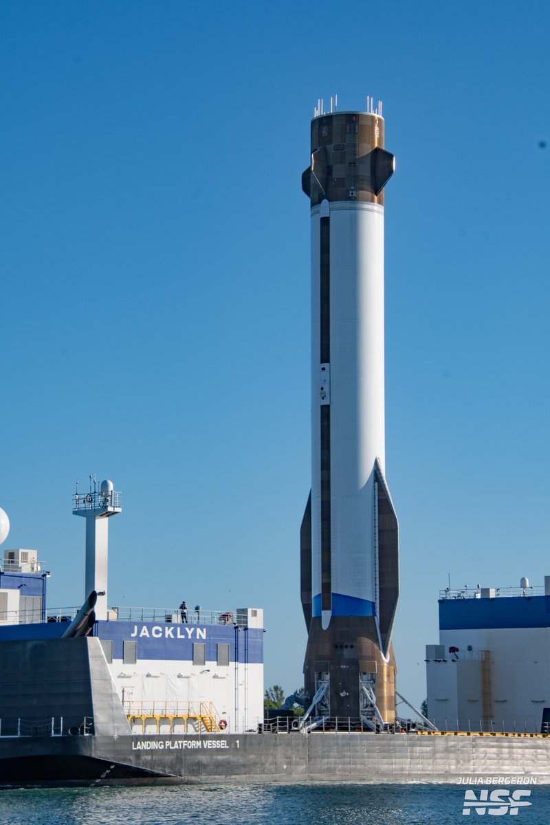 LPV-1 Jacklyn returned to Port Canaveral with the first New Glenn first stage (GS1-SN002) to make a successful landing. Welcome to the reuse club Blue Origin! <a href="/JeffBezos/">Jeff Bezos</a> soaking in the events of the morning.

<a href="/NASASpaceflight/">NSF - NASASpaceflight.com</a> stream replay:
youtube.com/live/miCfWIZr5…