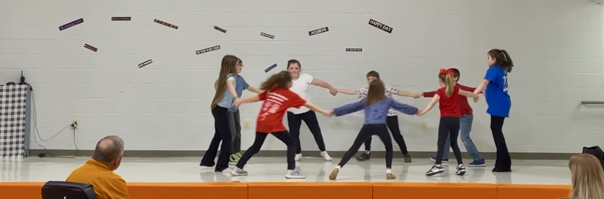 During November board meeting, a select group of Richland Elementary School students performed their dance routine to “America the Beautiful.” The performance was featured during their Veterans Day Celebration to honor all who served. 🇺🇸