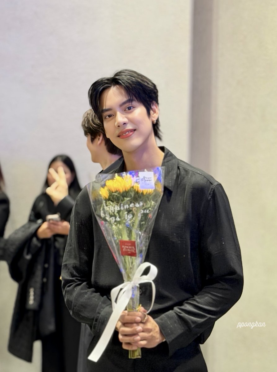 สปอร์ตไลท์ที่แยงตา ไม่เท่าเธอยิ้มมาแล้วแยงใจ ><

#TaeDarvid