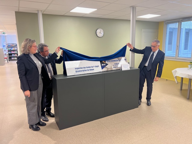 Inauguration à Chinon des nouveaux locaux du CIO et de la circonscription. 
Le DASEN souligne une opération exemplaire au service des élèves et des familles, offrant un accueil modernisé, accessible et fonctionnel. 
Merci aux équipes engagées dans ce relogement.
<a href="/ac_orleanstours/">Académie d'Orléans-Tours</a>