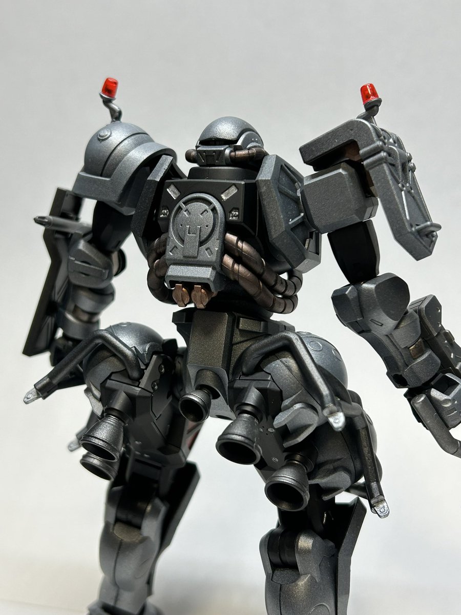 yatsutaoshi's tweet photo. #ガンプラ
軍警ザク完成！特空機っぽい塗装を目指した。蛍光イエローが緑に光って混乱してる。
今回も色々反省点あるな〜 https://t.co/HuKcwzzmYV