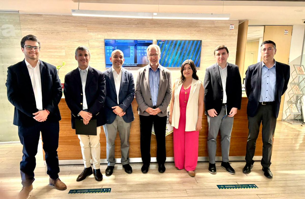 🟠El equipo ejecutivo y representantes del #directorio de #ACENOR se reunieron con el biministro de #Economía y #Energía, Álvaro García, y su equipo técnico. 

En el encuentro se plantearon los principales temas que preocupan a los clientes eléctricos libres del país.