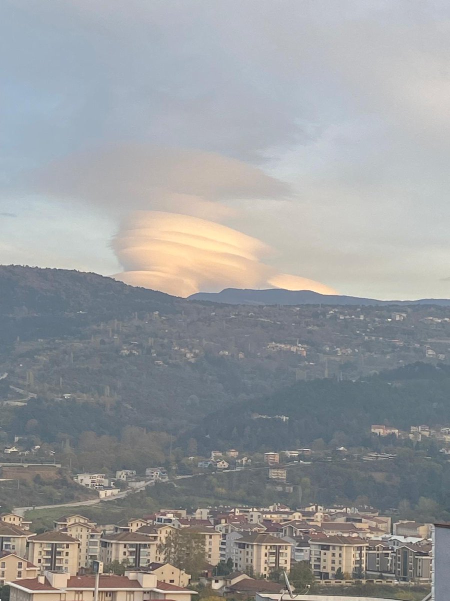 Bu bulutu bir yerden hatırlıyorum Rabbim esirgesin hayra yoralım yine de #Bursa  #bulut