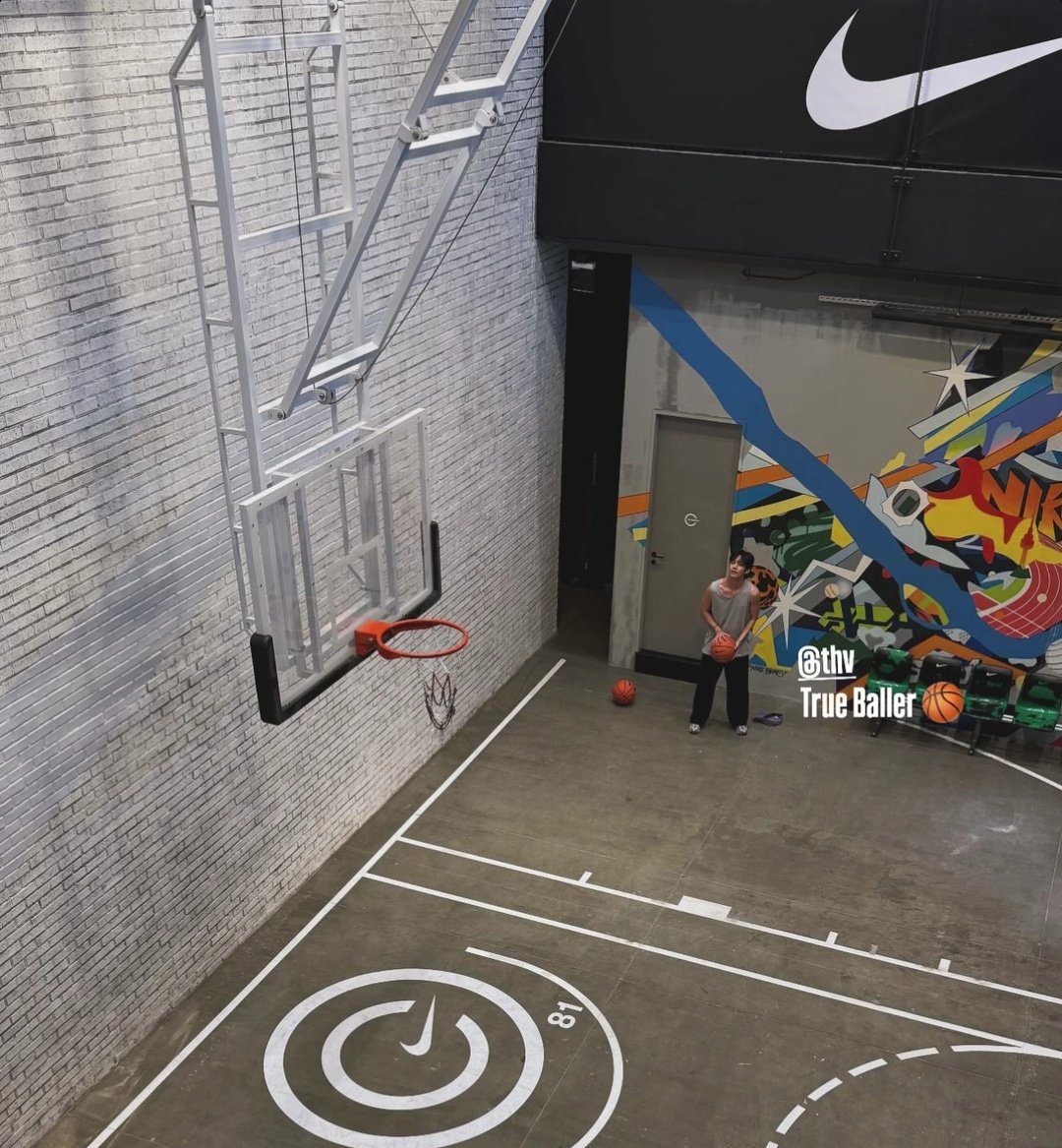 [Nike Korea's Marketing Director Tae hoon lee on Instagram]

👤true baller @/thv