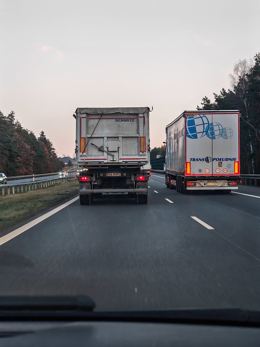 saszynski's tweet image. Nauczcie się, kurwa, jeździć... 😠