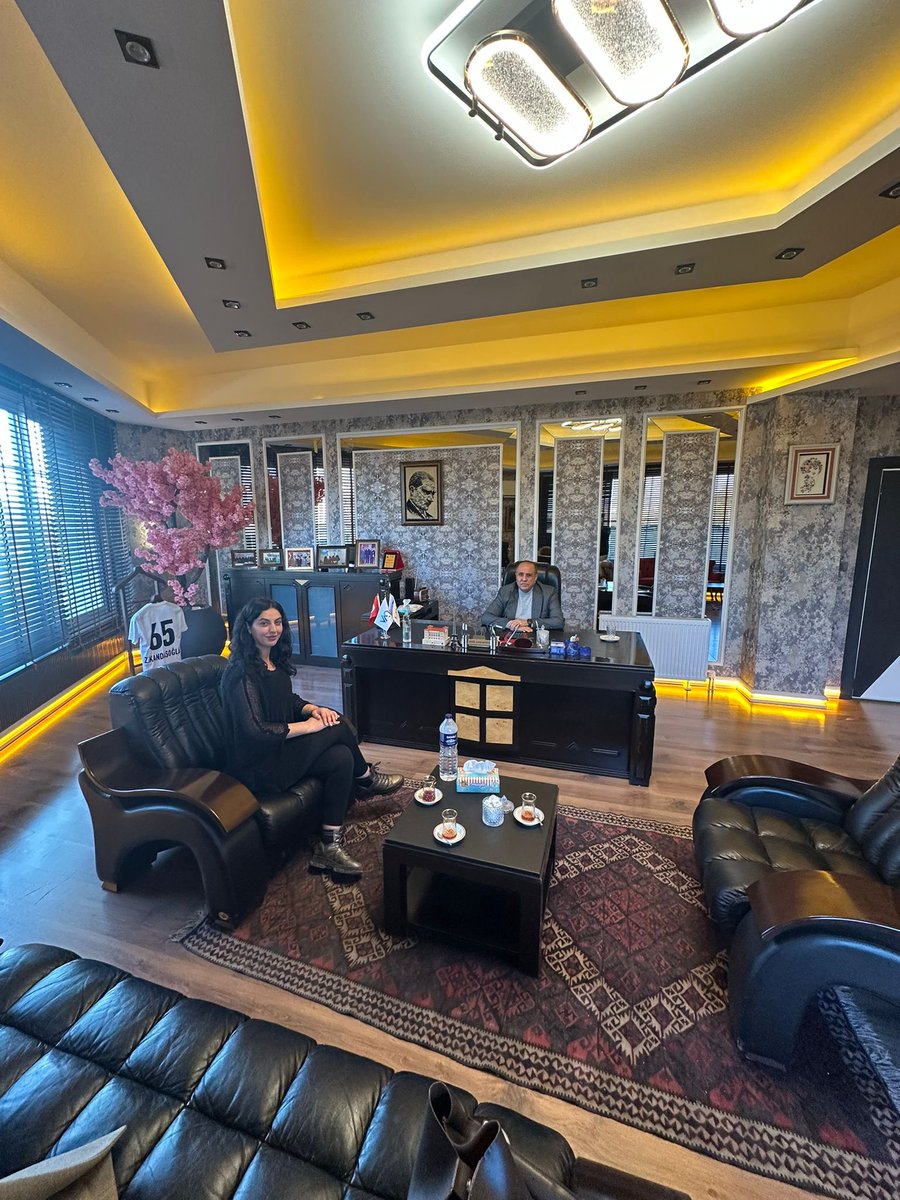 zahirkandas's tweet image. Dara Mezopotamya Kadın Kooperatifi Başkanı Sayın Şilan Dara, Yüksekova’da büyük bir cesaretle kadın girişimci kooperatifini kurarak birçok kadını kooperatife üye etmiş ve önemli bir yola çıkmıştır.
En büyük amacı, Doğu Anadolu Bölgesi’ndeki kadınları girişimci yapmak, herkesin…