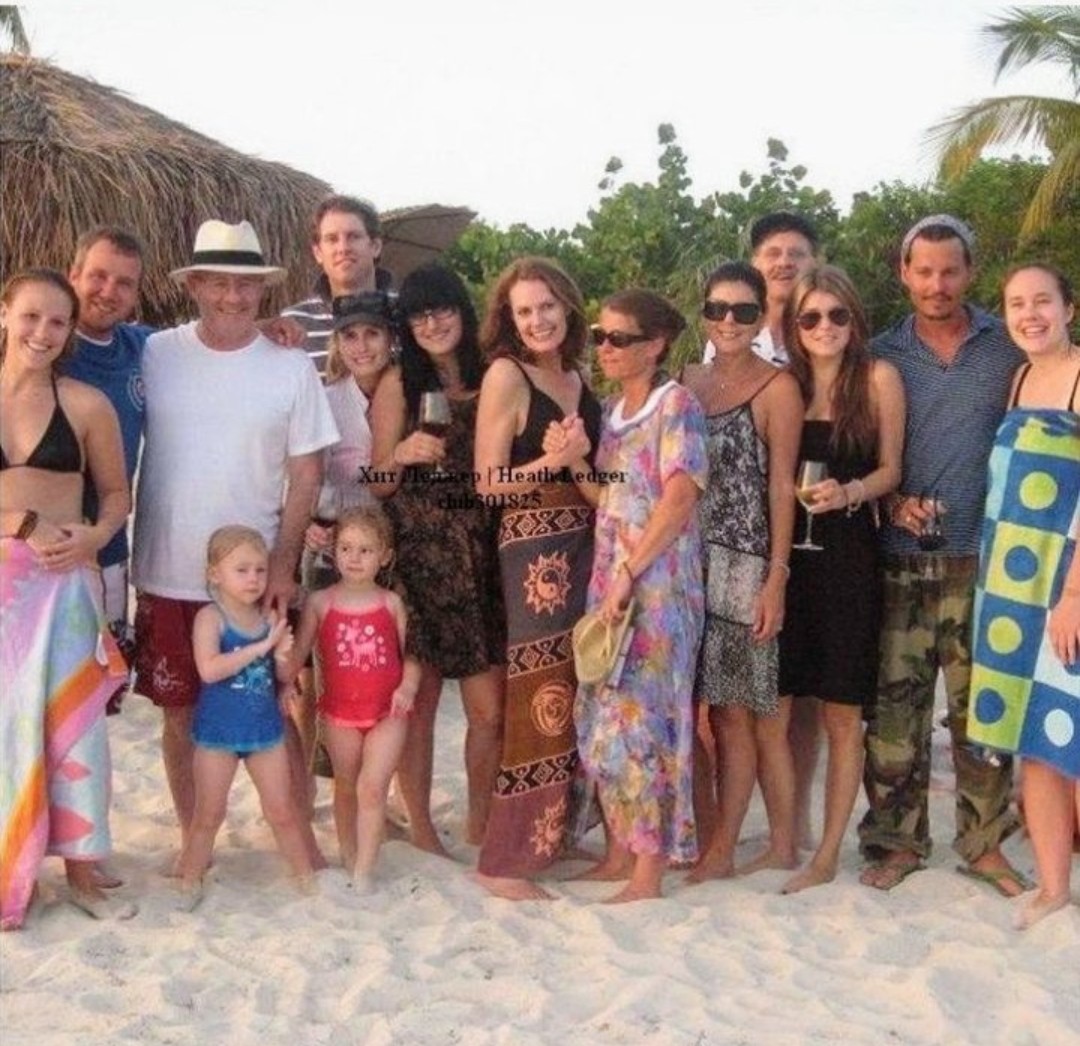 #JohnnyDepp
1. They were friends
2. Guess where Heath Ledger's family lived after his tragic death?