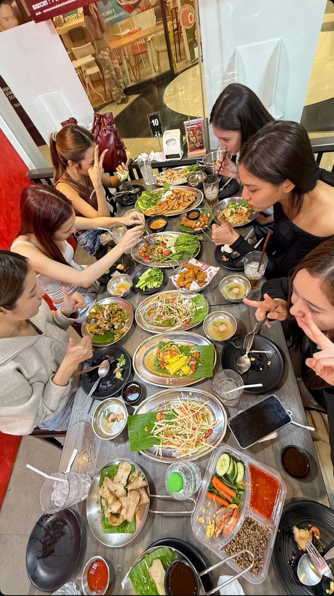 sapphoria_th's tweet image. Somtam meal yesterday

MILK LOVE LIVE LINE MAN
#LINEMANถูกสุดทุกวันwithML

💖: The order sheet was with me. At first, it was going around and stopped at me, so i asked if anyone wanted anything. The order sheet was with me, but the menu was with P’Namtan. She wanted this and that…