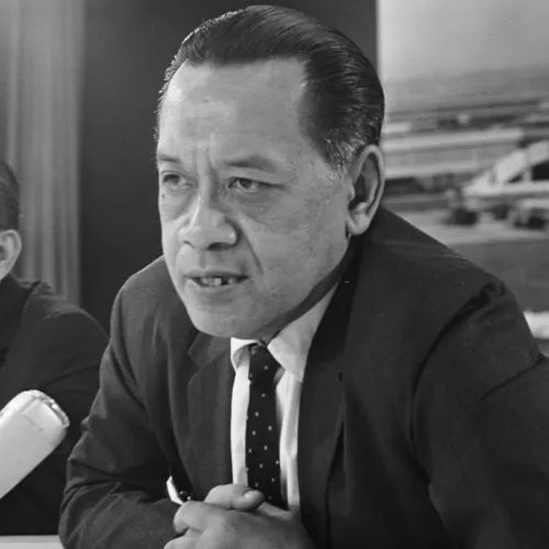 zhil_arf's tweet image. Setelah 1959, ada 2 orang yang ngecarry republik ini:

1. Nasution
2. HB IX

Cuma 2 manusia ini yang sadar kalau kita butuh &quot;ASN&quot;, &quot;manajer perusahaan&quot;, dll yang bagus. Yang lain sibuk mikirin hal tolol macam &quot;USDEK&quot; dan &quot;Papua&quot;. Sukarno sibuk party-party sama jenderal tertentu.