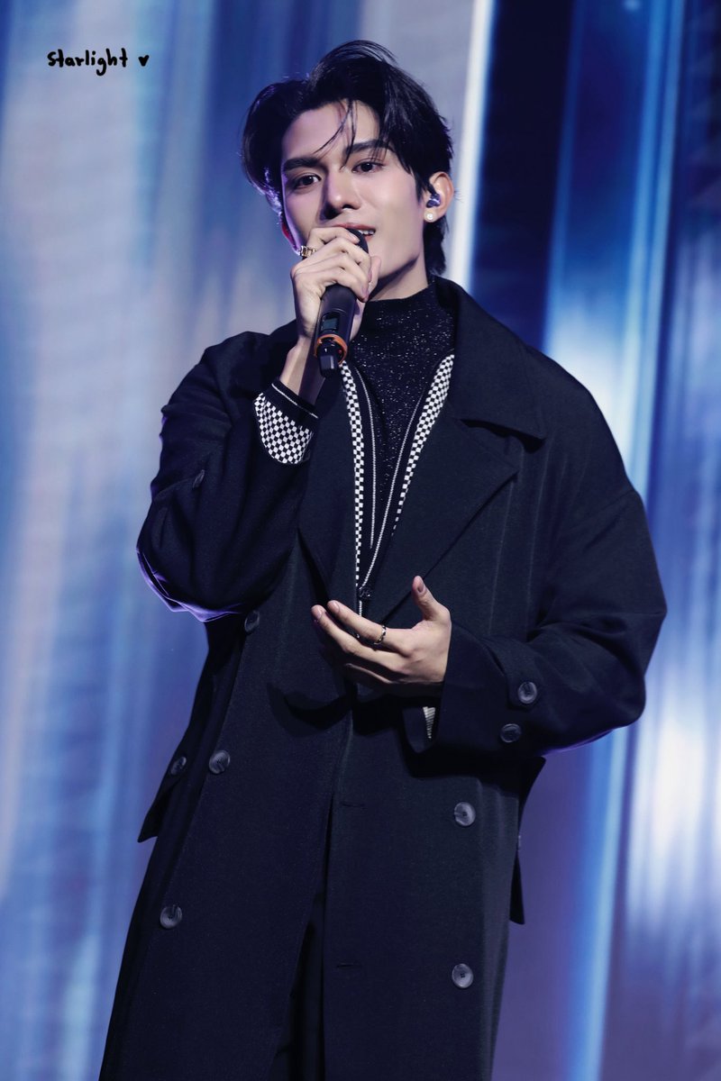 Starlight_YY's tweet photo. 2025.11.8

😏

Net HappiDay in Hong Kong

@netsiraphop 
#NetFMinHongkong 
#netsiraphop https://t.co/xg0LnVYPHW