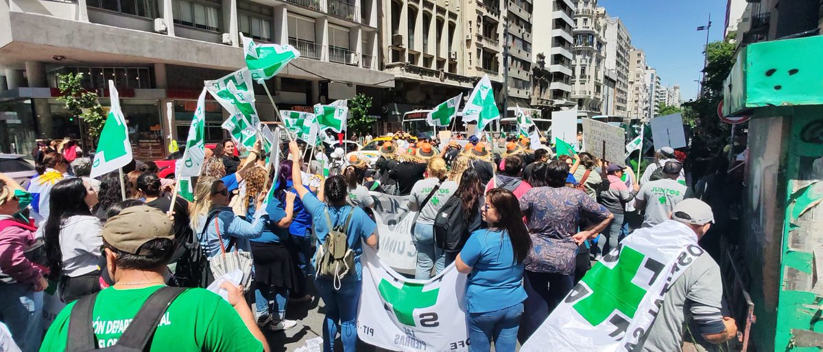 tvflorida's tweet photo. 🩺En el marco del paro nacional de 24 hs, trabajadores de la FFSP participan de la marcha en Montevideo para reclamar mayor presupuesto para la salud. https://t.co/U3zvmqveTk