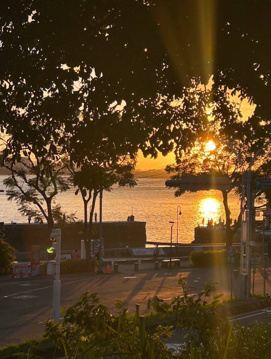 Joncodards's tweet image. 夕陽は明日へのエネルギーをくれる🌞🚀