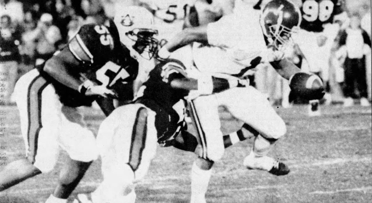 AUHistoryToday's tweet image. 1995 - It was a tight game throughout, but #21 Auburn was able to pull out the 31-27 victory over #17 Alabama.

This win kept Auburn perfect at Iron Bowls in Jordan-Hare Stadium.

#WarEagle #AUHistory