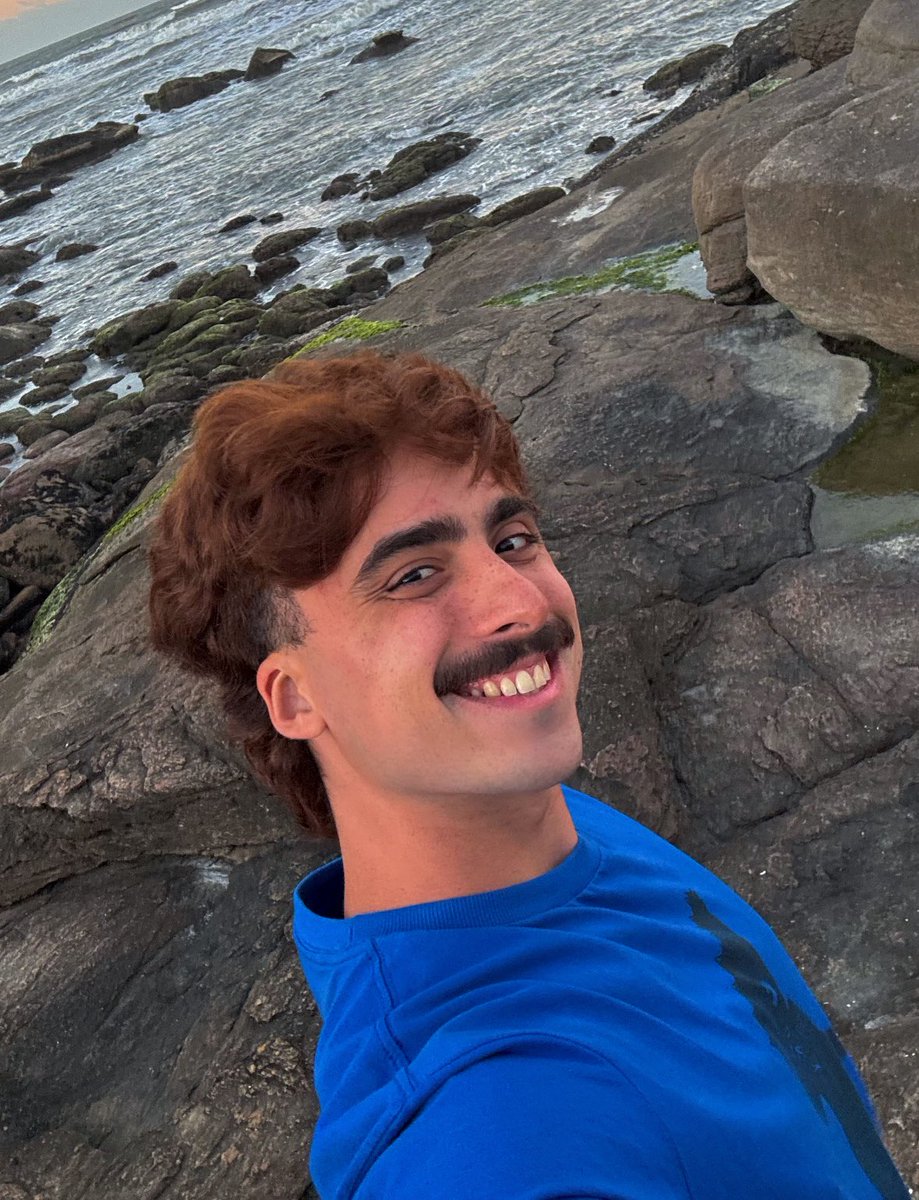 iigorrbs's tweet image. o bigodinho faz parte do charme