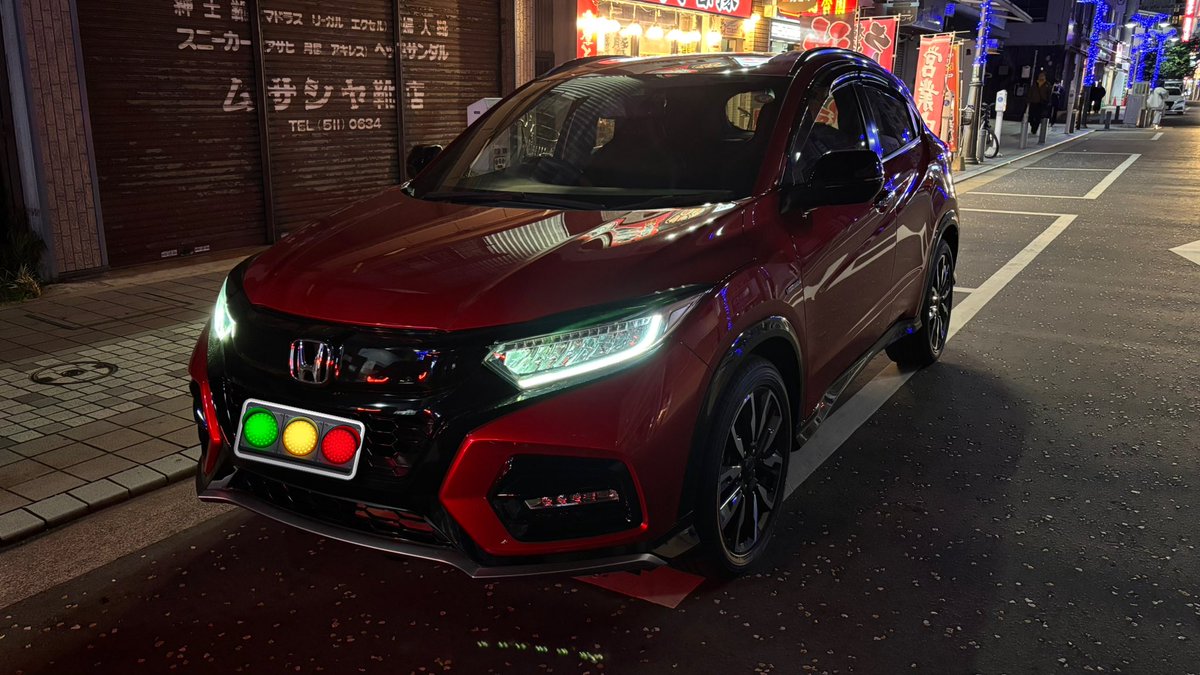 110Hdk's tweet image. #FIT
#VEZEL
#ModuloX 

仕事帰りに同僚と🚗
ヴェゼルモデューロxえぇわぁ！
ヴェゼル欲しかったけど、うちは立体だから残念だけど無理😥

同じハイブリでも、エンジン主役とモーター主役で乗り比べると全く違う🚗

柿本マフラーなんぞつけおって、、、良い音だな(嫉)