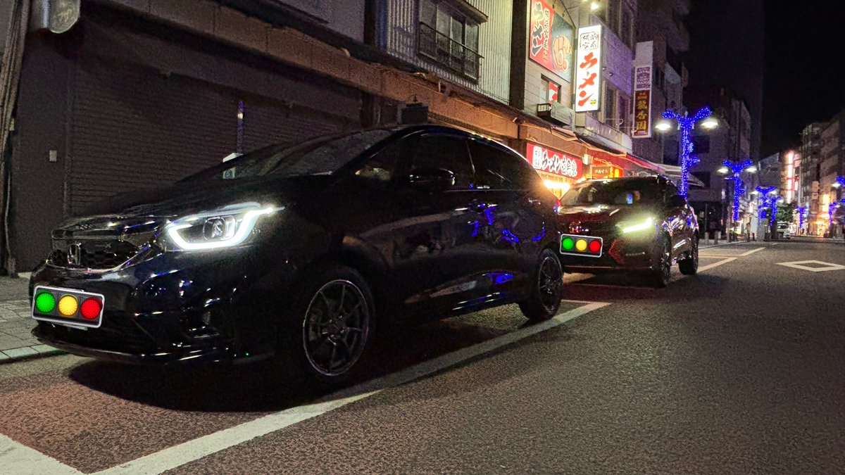 110Hdk's tweet image. #FIT
#VEZEL
#ModuloX 

仕事帰りに同僚と🚗
ヴェゼルモデューロxえぇわぁ！
ヴェゼル欲しかったけど、うちは立体だから残念だけど無理😥

同じハイブリでも、エンジン主役とモーター主役で乗り比べると全く違う🚗

柿本マフラーなんぞつけおって、、、良い音だな(嫉)