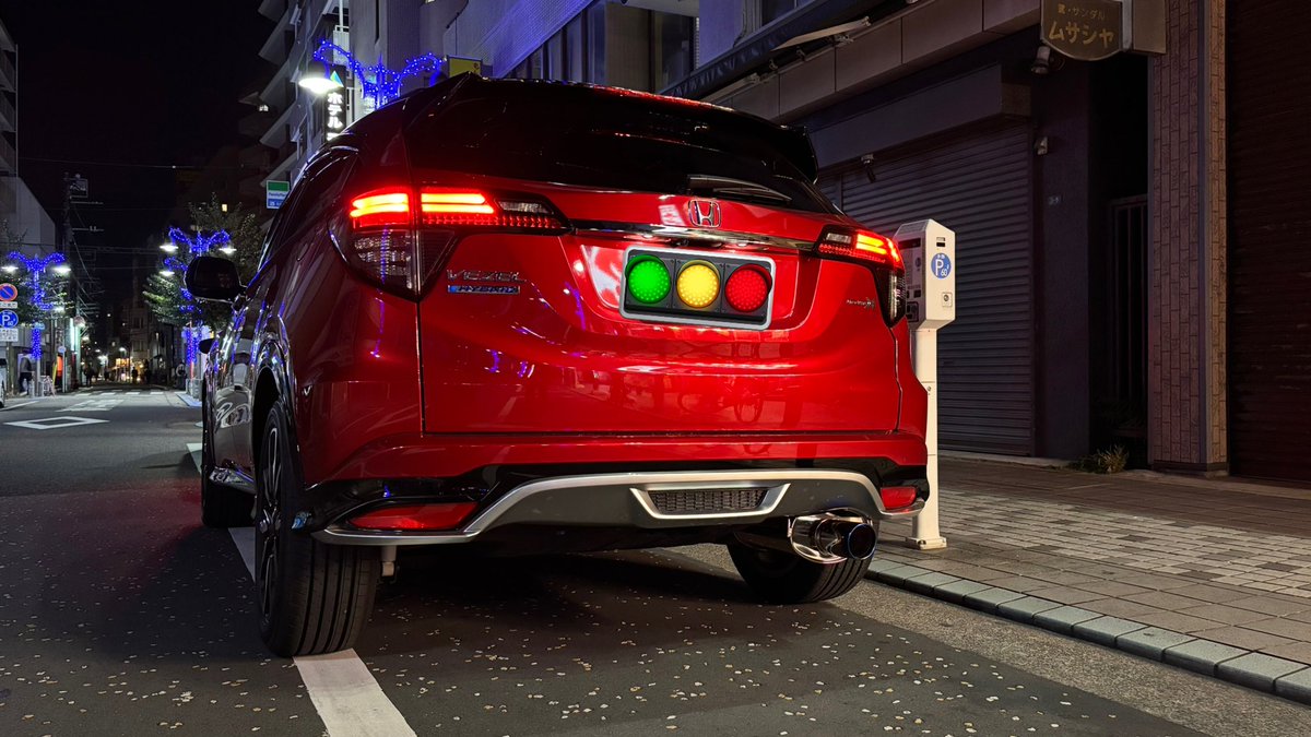 110Hdk's tweet image. #FIT
#VEZEL
#ModuloX 

仕事帰りに同僚と🚗
ヴェゼルモデューロxえぇわぁ！
ヴェゼル欲しかったけど、うちは立体だから残念だけど無理😥

同じハイブリでも、エンジン主役とモーター主役で乗り比べると全く違う🚗

柿本マフラーなんぞつけおって、、、良い音だな(嫉)
