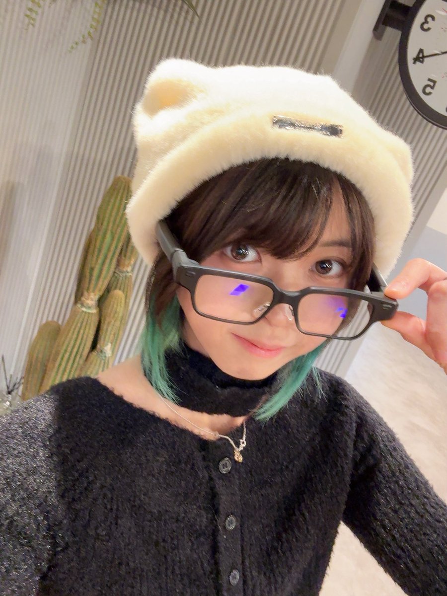 これ、なんと字幕が見えるメガネ👓なんだぜ
耳が聴こえない私にぴったりだよね！
#革命 #ARグラス #YYSystem #YY文字起こし