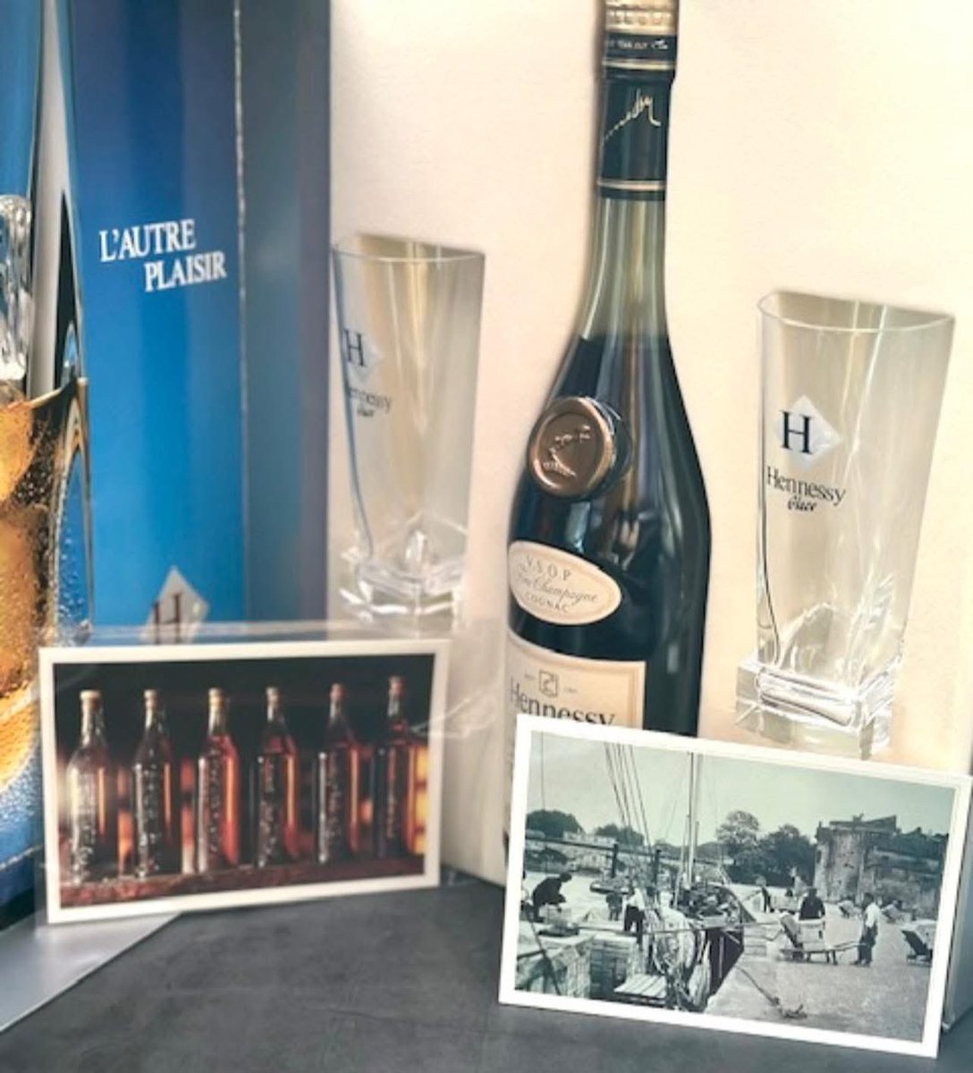 AximExchnge's tweet photo. 🎁 Great gift idea — Hennessy Glacé Gift Set 🥃
Rare late ’80s/’90s vintage, complete with box, Glacé glasses and postcards. Long discontinued and hard to find in this condition.

🥃🎄
🔗 https://t.co/DQMxHEyDHL

#Hennessy #VintageCognac #FancyDrinks #ChristmasGifts #RareBottles https://t.co/140uW9PMvw