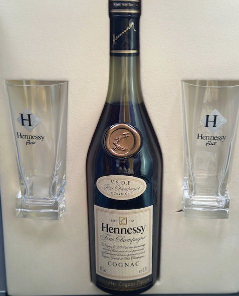 AximExchnge's tweet photo. 🎁 Great gift idea — Hennessy Glacé Gift Set 🥃
Rare late ’80s/’90s vintage, complete with box, Glacé glasses and postcards. Long discontinued and hard to find in this condition.

🥃🎄
🔗 https://t.co/DQMxHEyDHL

#Hennessy #VintageCognac #FancyDrinks #ChristmasGifts #RareBottles https://t.co/140uW9PMvw