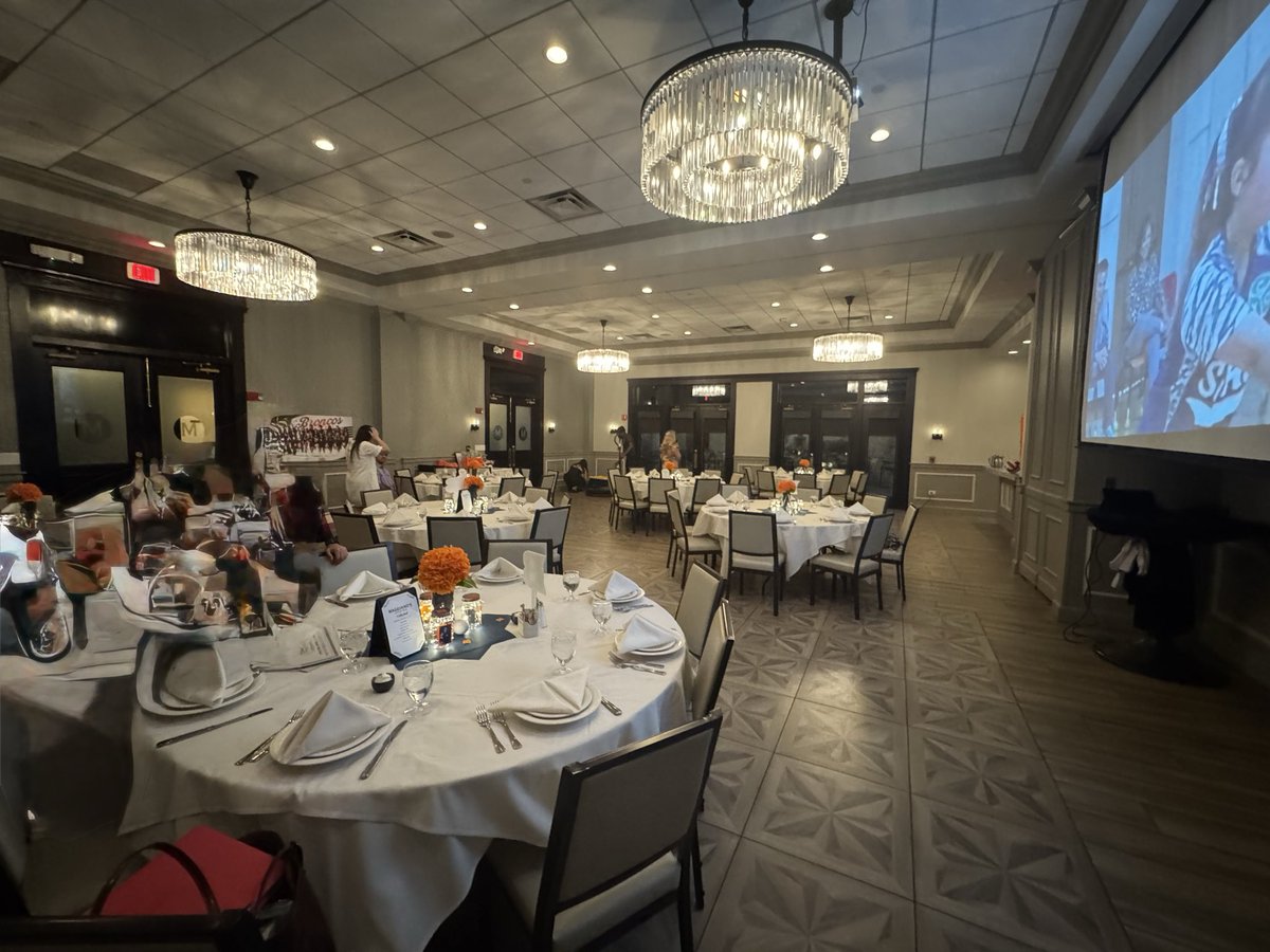 Brandeis Volleyball tweet media