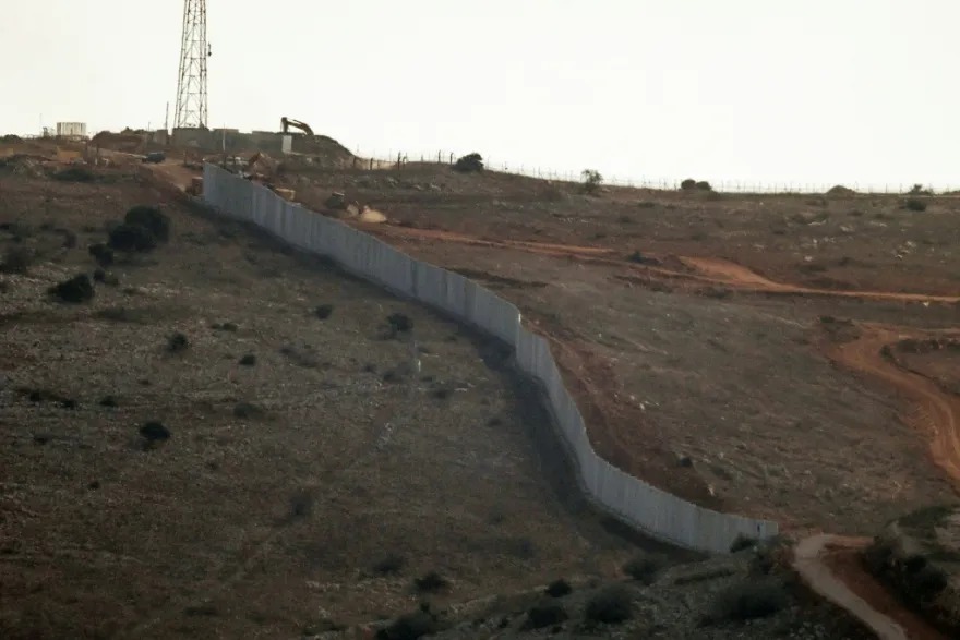 BrunoRguezP's tweet image. Condenamos la usurpación territorial de Israel en el sur del #Líbano, con la construcción de muros ilegales que limitan los accesos a terrenos libaneses.

Estas acciones constituyen una grave violación del Derecho Internacional, y un ataque a la soberanía e integridad territorial…