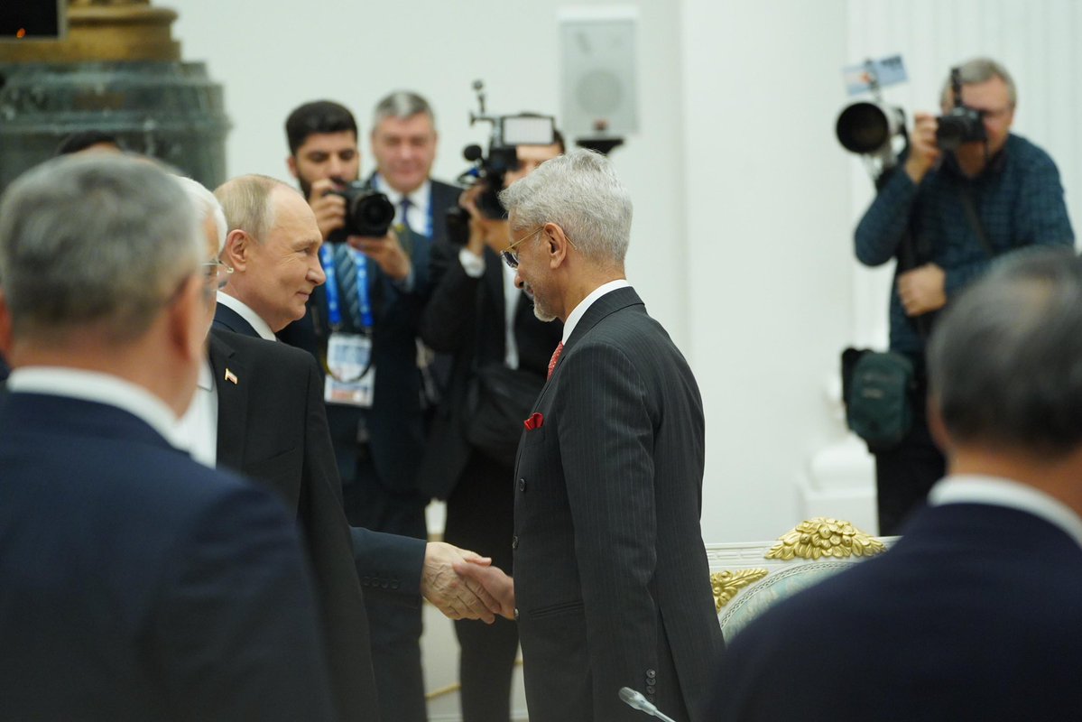 AdityaRajKaul's tweet image. Russian President Putin meets Indian External Affairs Minister Dr. S. Jaishankar in Russia.