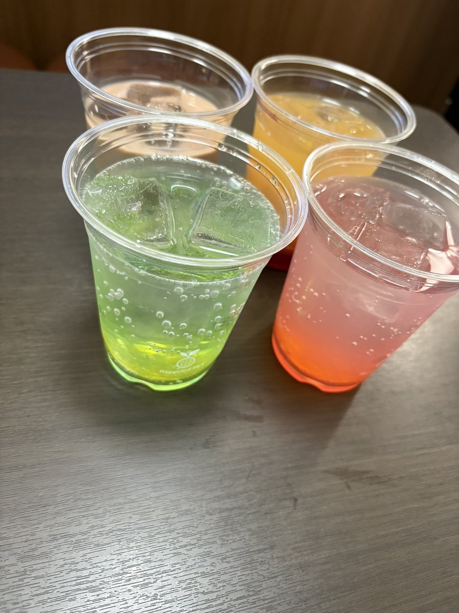 P_code0070's tweet image. 何もかも品切れ中で全くコラボ感がなかったコラボドリンク☝️