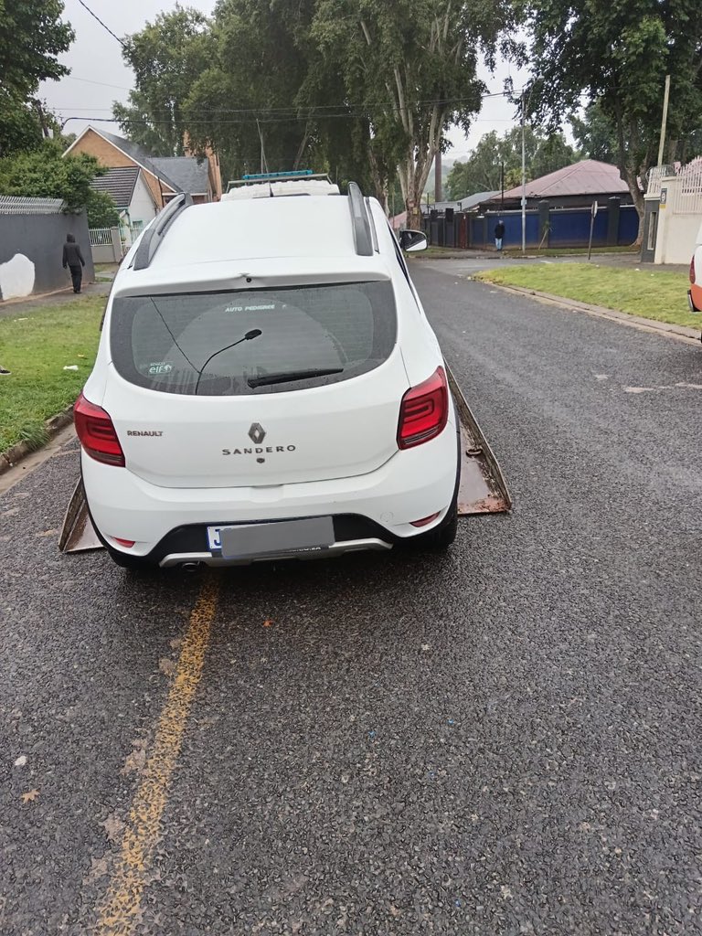 PublicSafetyMMC's tweet photo. ♦️ HAPPENING NOW ♦️
JMPD is strictly enforcing traffic Bylaws in Johannesburg. Vehicles are being impounded for obstruction, invalid number plates, and roadworthiness violations. No lawlessness will be tolerated, compliance is mandatory.
#JMPDInAction #NomakanjaniManjeNamhlanje https://t.co/fUzRzIRfh5