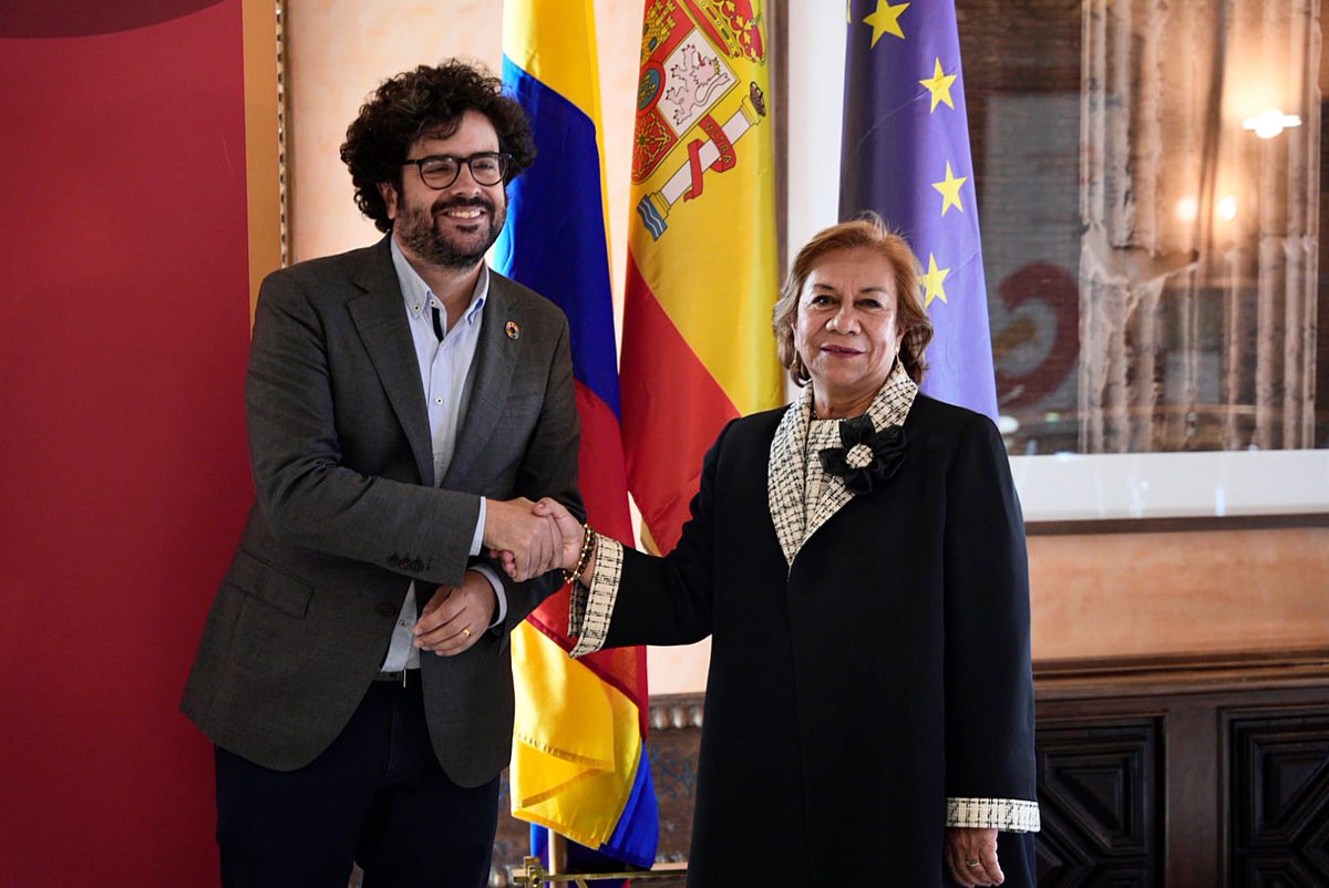 CancilleriaCol's tweet image. 🧵| La Canciller @ryvillavicencio  se reunió con el Director de la Agencia Española de Cooperación Internacional para el Desarrollo (@AECID_es), Antón Leis García. España reiteró su apoyo a Colombia en los procesos para la transformación territorial y su respaldo a la paz de…