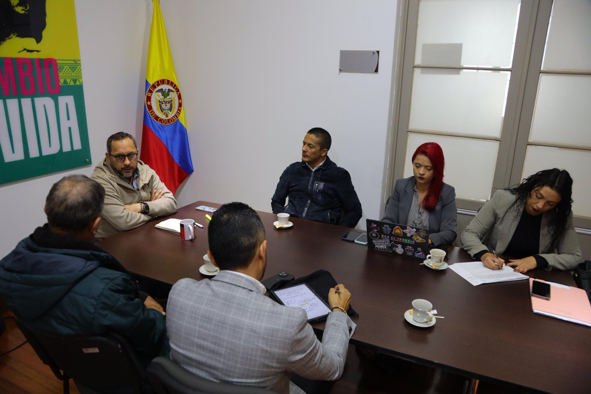 MinInterior's tweet photo. El viceministro para el Diálogo Social y los DD.HH., @GabrielRondonO, lideró un espacio de diálogo y escucha activa con la Mesa Minero Agroambiental del Nordeste Antioqueño. https://t.co/fapr3qilob