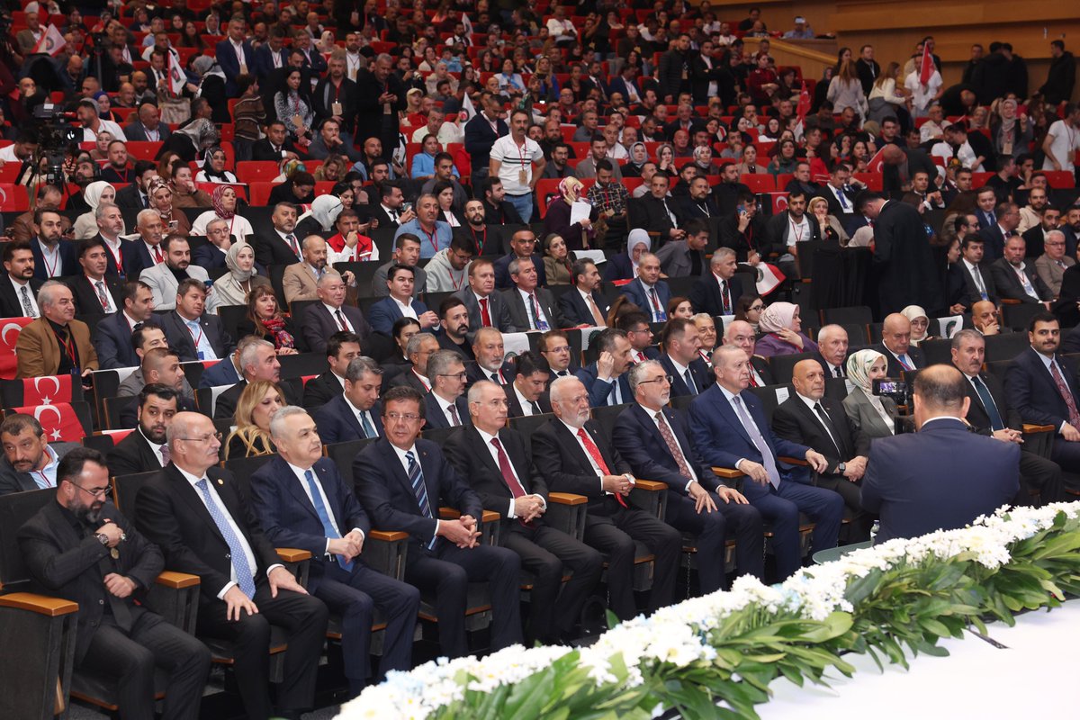 Ankara Ticaret Odası Yönetim Kurulu Başkanı <a href="/GurselBaran/">Gürsel Baran</a>, Cumhurbaşkanı Recep Tayyip Erdoğan’ın teşrifleriyle ATO Congresium’da gerçekleşen “HAK-İŞ Konfederasyonu 50. Kuruluş Yıl Dönümü Programı’na katıldı.

<a href="/RTErdogan/">Recep Tayyip Erdoğan</a> <a href="/tcbestepe/">T.C. Cumhurbaşkanlığı</a>