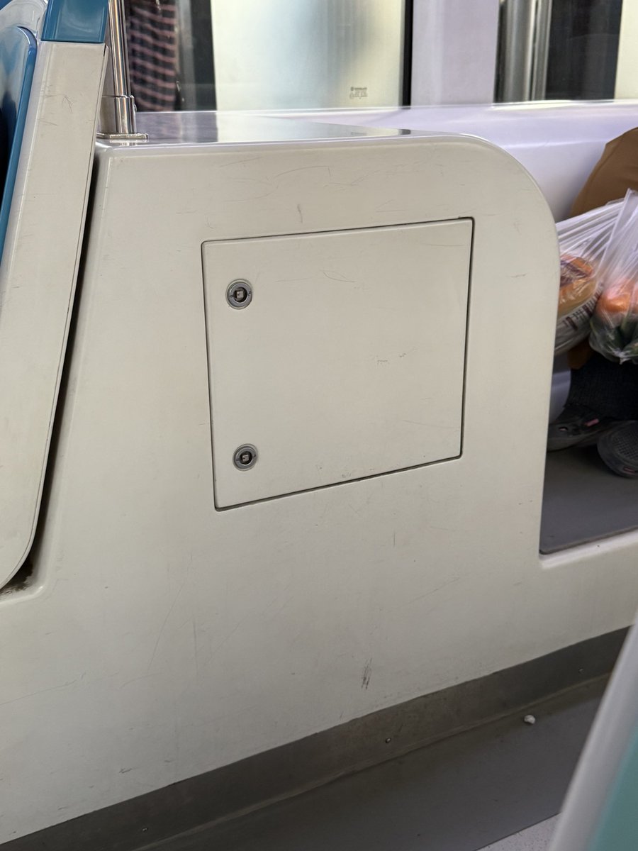 cseurdeenn's tweet image. kisa olmak cok zor inerken ziplamam gerekiyo belimi carptim