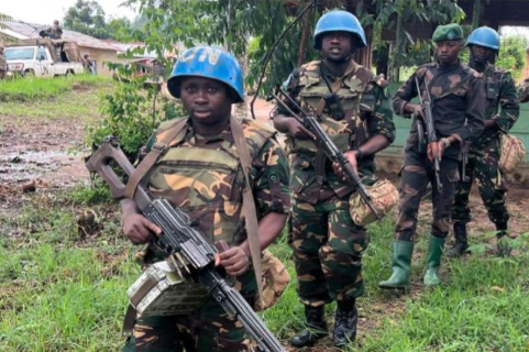 MONUSCO's tweet photo. À #Beni, dans le cadre de l’opération #SAFISHA, les Casques bleus de la #MONUSCO et les #FARDC ont mené des patrouilles conjointes pour neutraliser et contrer les groupes armés illégaux, tout en renforçant la protection des civils. https://t.co/61v9XRVKW3