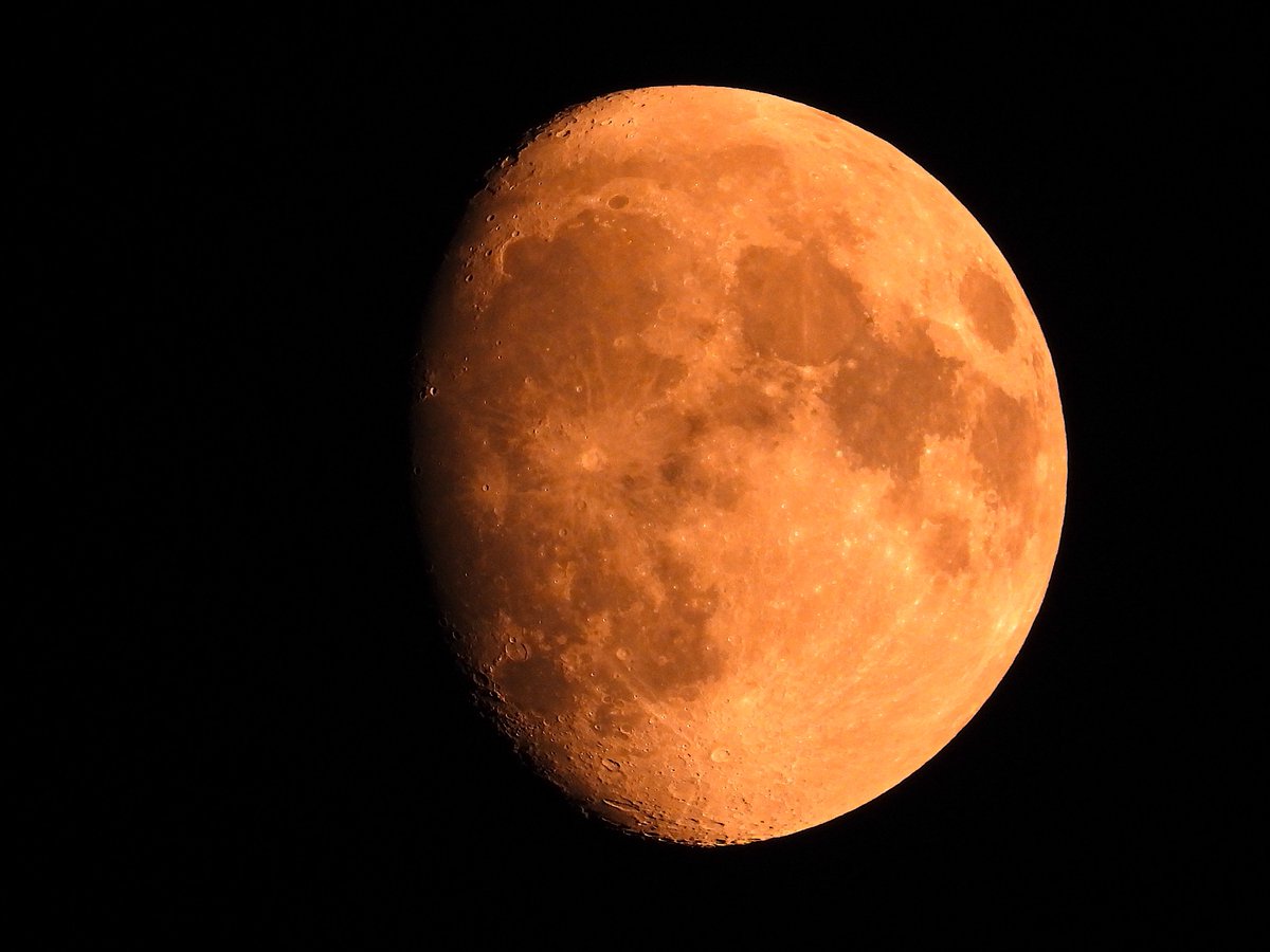 rneelmani's tweet image. Moon! How charming it is...It is a mood changer, isn&apos;t it? #Moon