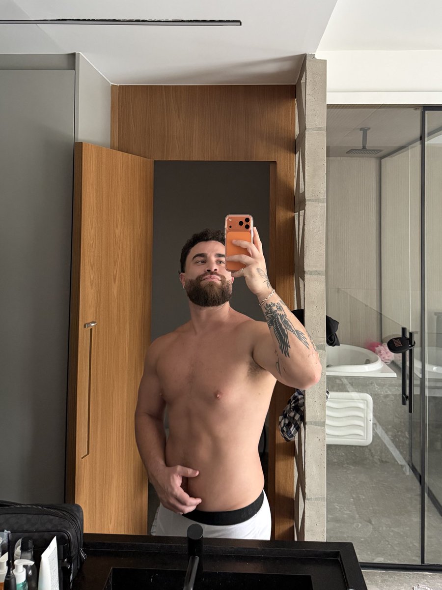 ssermota's tweet photo. bom dia amor 🥰 https://t.co/nUi6dWFSkX