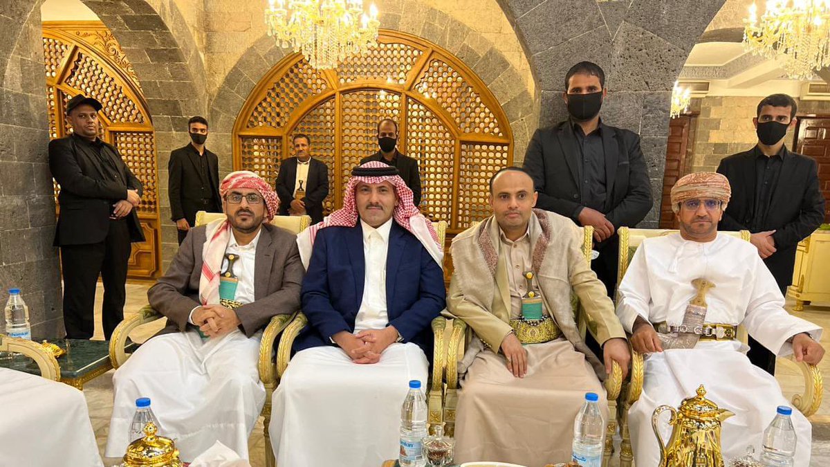 Ali_Albukhaiti's tweet photo. بالتهديد والوعيد لن تتحصلوا من #السعودية على شيء يا أصدقائي #الحوثيين، واجهت المملكة مراحل وأعداء كثر، القوميين والناصريين والبعثيين والاشتراكية والشيوعية، وفي النهاية صمد نظامها وسقطت كل تلك المكونات والأنظمة.

ولا اعتقد أنكم ولا إيران قادرين على فعل شيء، وبالذات بعد ما طال محوركم من هزائم في لبنان وسوريا والعراق، وحتى إيران تم كسر هيبتها من قبل إسرائيل مؤخرًا وقضي على غالبية الصف الأول من قادتها. 

حتى أمريكا والدول الغربية دخلت معها في مواجهة منذ 2018 وقال بايدن أنه سيجعلها منبوذة لكنه بعد تصريحاته بأشهر اضطر لزيارتها، واليوم يستضاف أميرها #محمد_بن_سلمان في الولايات المتحدة ببروتوكول مهيب لم يحظى به حتى قادة أكبر الدول الأوروبية والعالمية، مثل بريطانيا وفرنسا وألمانيا وكندا وأستراليا.

جاتكم فرصة يوم زيارة السفير السعودي محمد الـ جابر لصنعاء لكنكم لم تلتقطوها، وهذا من حضنا ��لجيد كمعارضة لكم، فلو تمكنتم من استمالة آل سعود لصفكم لاعترف العالم بدولتكم ولانتهت الشرعية في عدن ولانتهى اليمن الجمهوري بالنسبة لنا ولأصابنا اليأس من التحرر من حكمكم "الإمامي".

أما تهديدكم للسعودية مؤخرًا فهو مجرد جعجعة تكشف ضعفكم، فالقوي لا يهدد بل يفعل.

إضافة إلى أن عليكم أن تعرفوا لماذا هادنتكم المملكة وأرسلت سفيرها لكم، فقط لأنها من بدأت بالحرب ضدكم وكانت هي المهاجم، وبعد فترة رأت أنه من الأفضل لها أن تكون محايدة وتلعب دور الوسيط، وقد قبلتم ذلك الدور، واتفاقات ظهران الجنوب التي وقعتوها وشكرتم فيها السعودية على جهود الوساطة إضافة الى دورها في التهدئة الأخيرة شاهد على ذلك.

أما إذا بدأتم أنتم الهجوم فسيكون موقفها مختلف تمامًا عن #عاصفة_الحزم، ولن تتوقف هذه المرة وا��قوى اليمنية المتحالفة معها إلا في صنعاء، ولكم في التاريخ خير مثال، فالإمامة الزيدية دائمًا كانت مهزومة أمام السعودية، هزمتكم في زمن لم تكن المملكة بهذه القوة ولا بهذا الغنى والتأثير الدولي، ولا معها حلفاء من اليمن، فكيف بها اليوم، وبالذات بعد أن تصبح في موقف الدفاع عن النفس، ومعها هذا التحالف الواسع من اليمنيين، بل والعالم الذي يتوق لتحرير اليمن والممرات البحرية من أذيتكم، إضافة الى ذلك ضعف المحور الإيراني الذي يدعمونكم بعد الهزيمة الماحقة للحزب الذي كان يتحكم في مصير لبنان وسقوط نظام الأسد وكسر شوكة إيران وتقليم أظافرها.

لا أخفيكم أني أنتظر غلطتكم، بل وأتوق لليوم الذي تهاجمون المملكة، سيكون أسعد أيام حياتي "مع أني لست مسعر حروب وأتمنى السلامة لليمنيين والسعوديين"، لإدراكي أنها نهايتكم الحتمية، ومع ذلك فلن تجرؤوا على ذلك، والأيام بيننا، وأنا وبشكل شخصي أتحداكم أن ترسلوا حتى مسيرة واحدة لتقصف الأراضي السعودية. 

معادلة الميناء بالميناء والبنك بالبنك والمطار بالمطار التي قالها مرشدكم الأعلى  #عبدالملك_الحوثي ورئيس وزرائكم و #محمد_مفتاح بلوها واشربوا مائها، واضحكوا بها على القطيع من أتباعكم، مطاراتكم وموانئكم وبنوككم معطلة ومطاراتهم وموانئهم وبنوكهم تعمل.

أتحداكم 
أتحداكم 
أتحداكم

وإلى أن تفعلوها، اصمتوا.