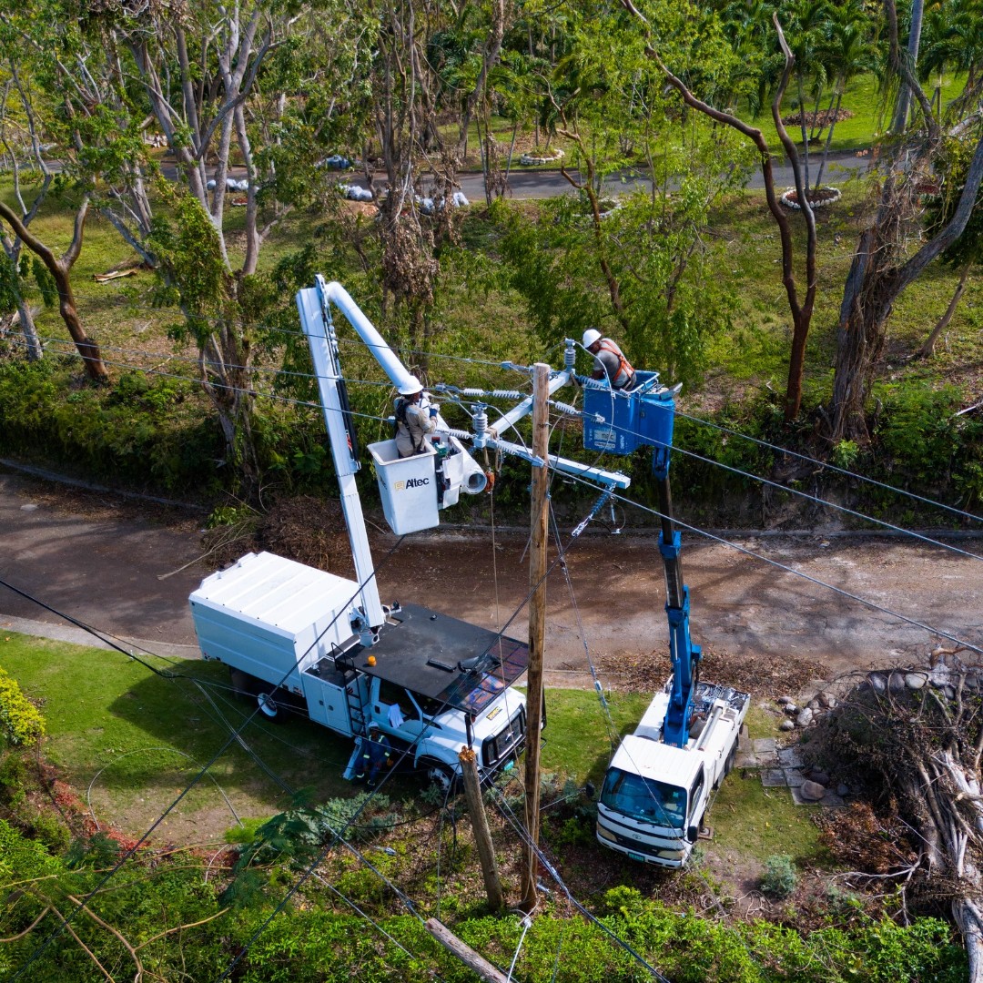 carilecpower's tweet image. Every day Jamaica is taking powerful steps toward full restoration.  As of Monday, Nov 17, 69% of customers have been re-energized.  Almost 618 MW of firm generation was available, to meet a forecasted peak demand of 406 MW. Solar and wind plants remain offline.

 #CARILEC #CDAP