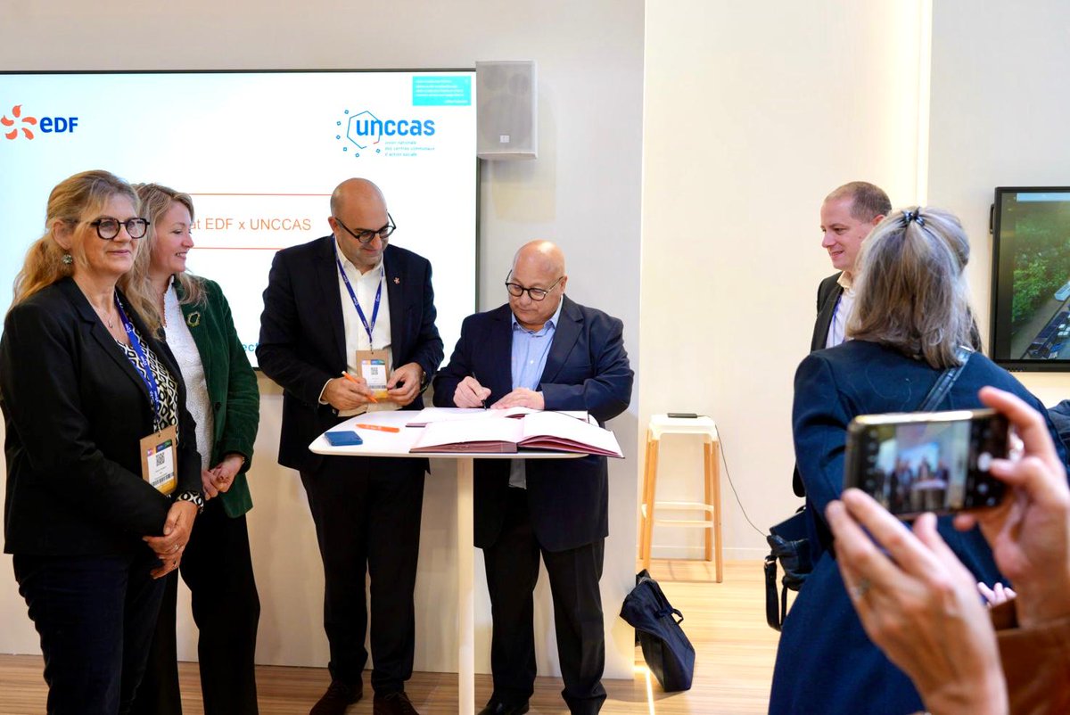 L'<a href="/unccas/">Unccas. Les élus locaux au service des solidarités</a> signe une convention avec <a href="/EDFofficiel/">EDF</a> pour renforcer la lutte contre la précarité énergétique.
Avec <a href="/EricSigna/">Éric SIGNARBIEUX</a> et <a href="/LionelZecri/">Lionel Zécri</a>, nous mettons en place un groupe de travail dédié, des formations pour les CCAS et un webinaire « impayés » pour le réseau.
<a href="/luccarvounas/">Luc Carvounas</a>